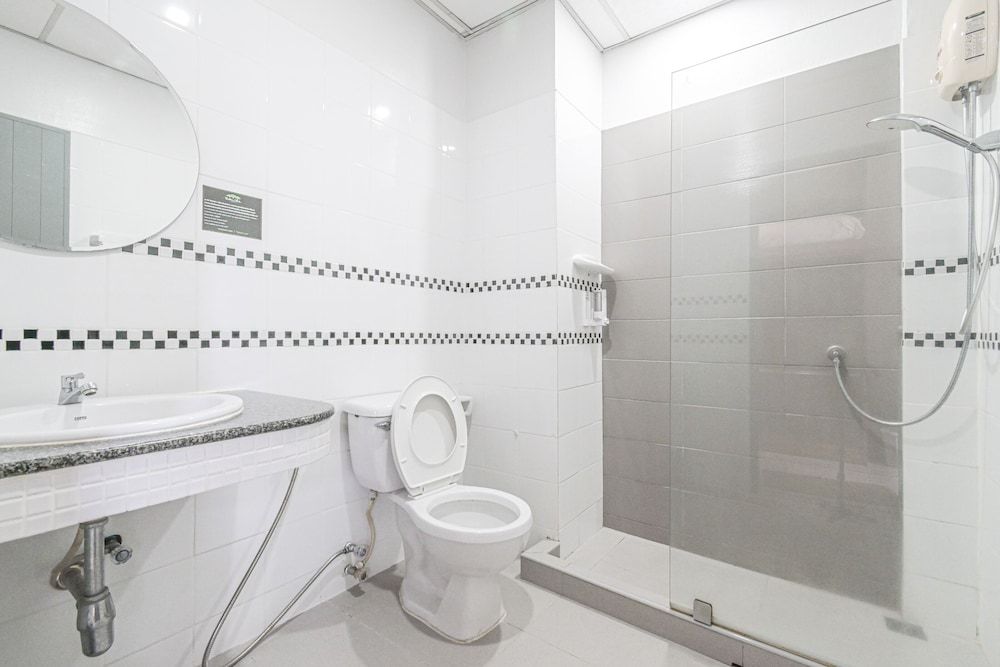 Rattana Park Hotel Standard Twin Room 12