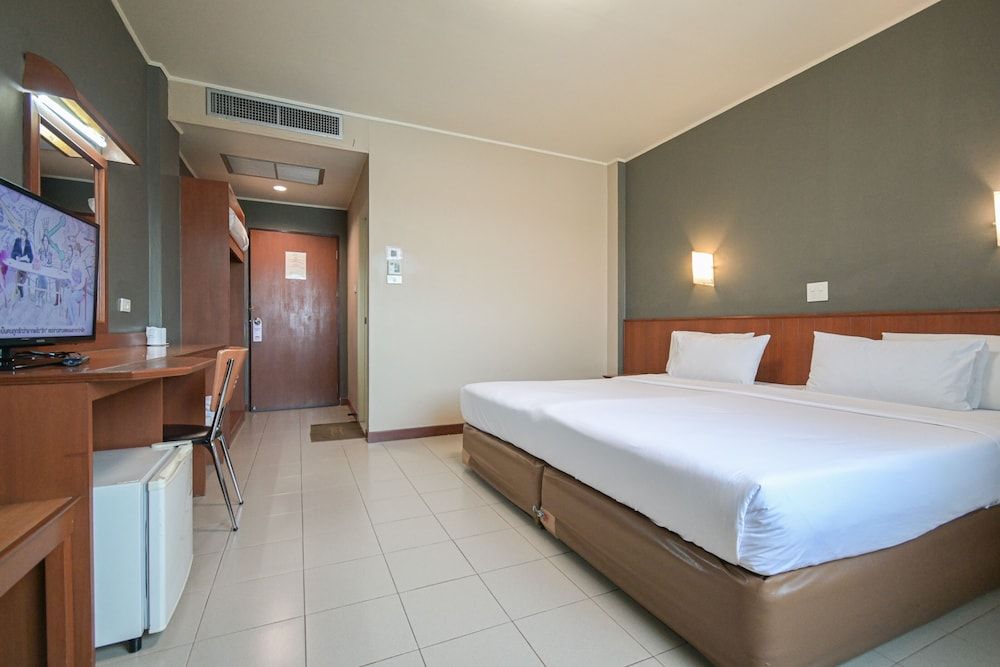 Rattana Park Hotel Standard Double Room 2