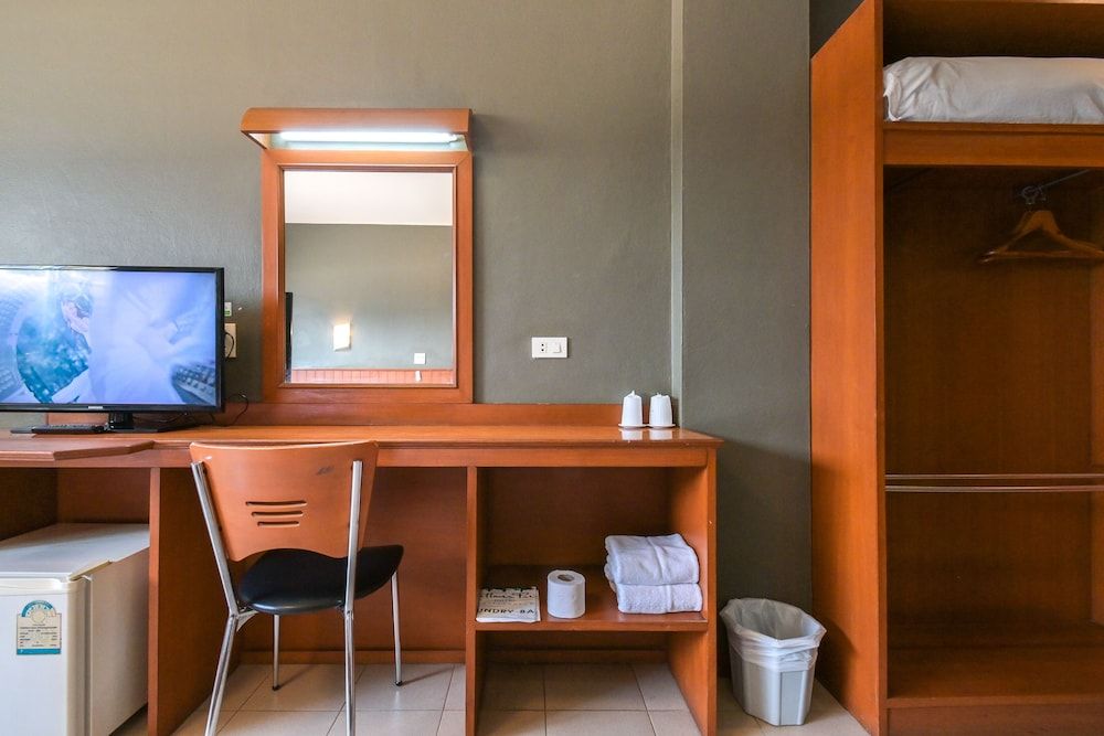 Rattana Park Hotel Standard Twin Room 13