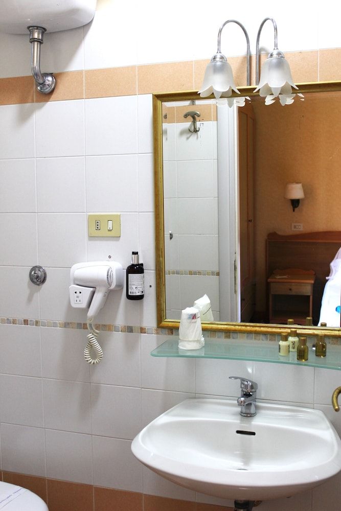 Phi Hotel Ambra Classic Double Room 4