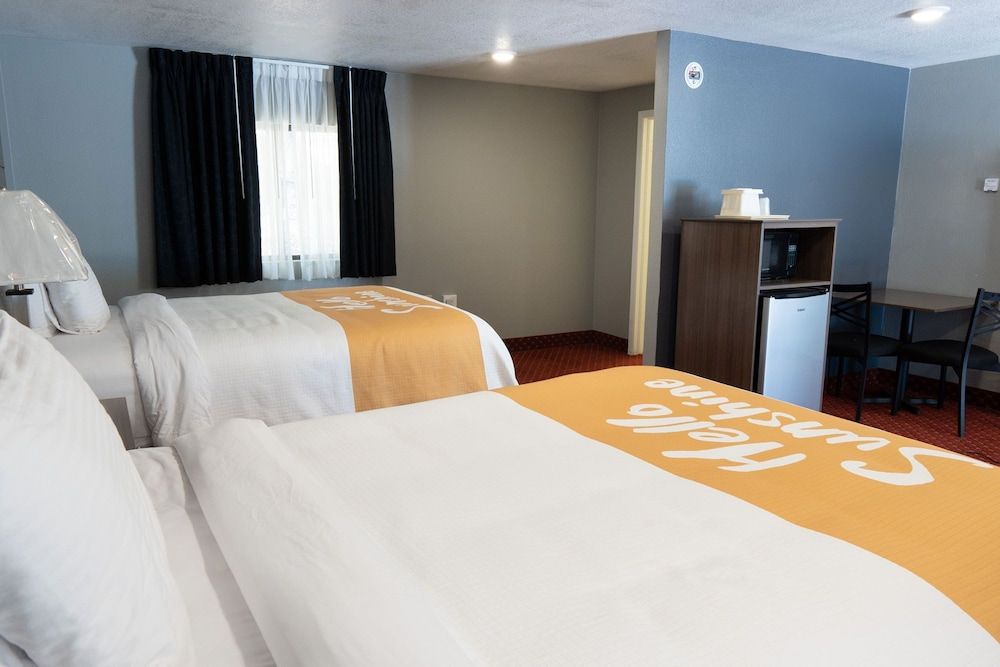 Budget Lodge Ruidoso Classic Double Room, 2 Queen Beds 3