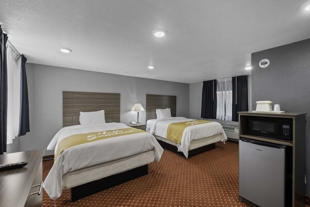 Budget Lodge Ruidoso Classic Double Room, 2 Queen Beds 2