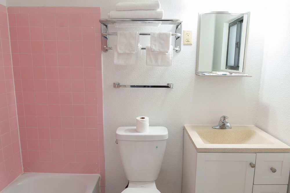 Budget Lodge Ruidoso Traditional Room, 1 King Bed 5