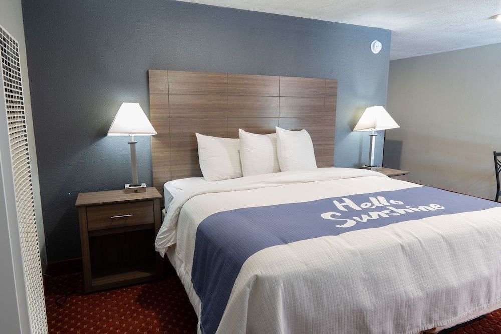 Budget Lodge Ruidoso Traditional Room, 1 King Bed 3