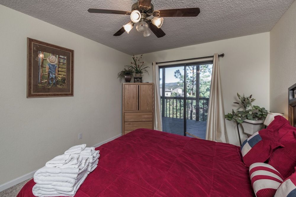 Studio (4 Bedrooms)