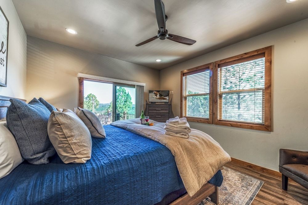 Studio (4 Bedrooms)