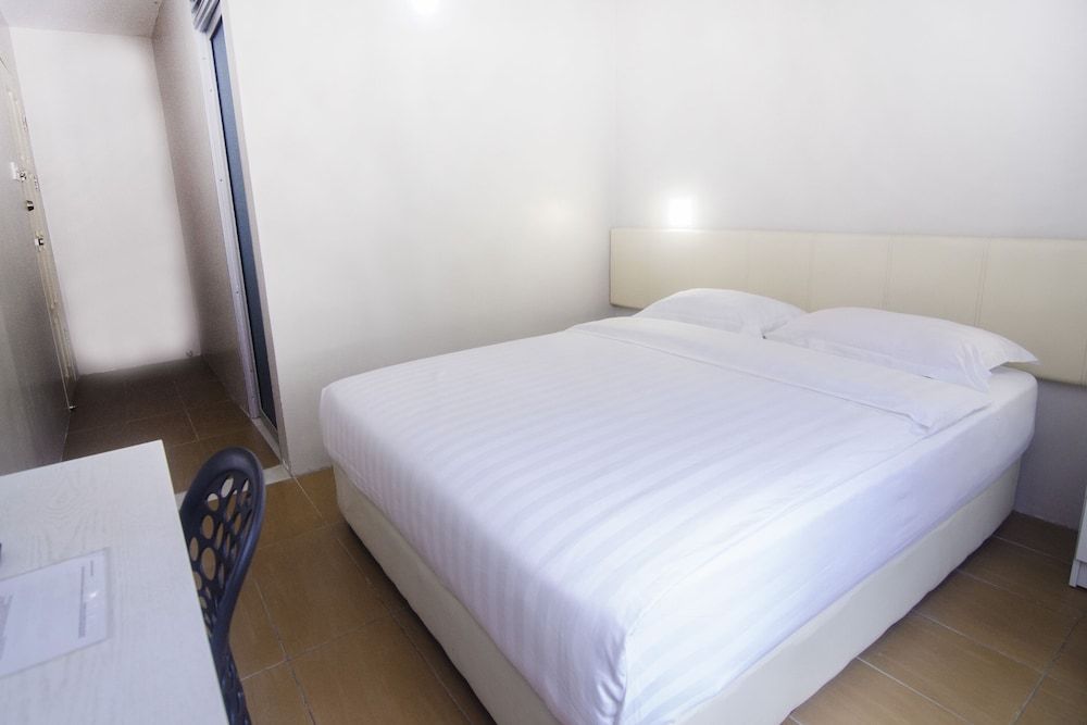 Room, 3 Bedrooms