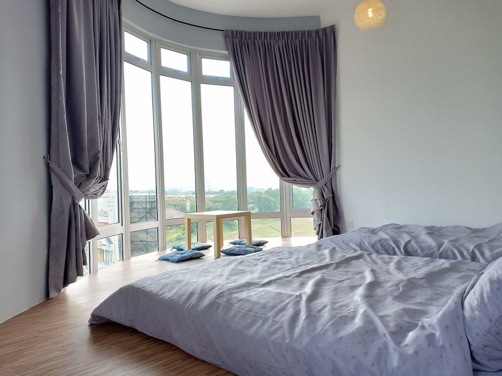 Comfort Condo, 4 Bedrooms, City View