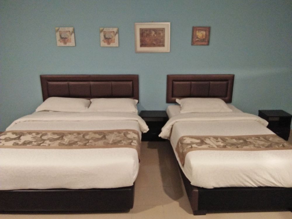 undefined Tiong Hua Hotel 8