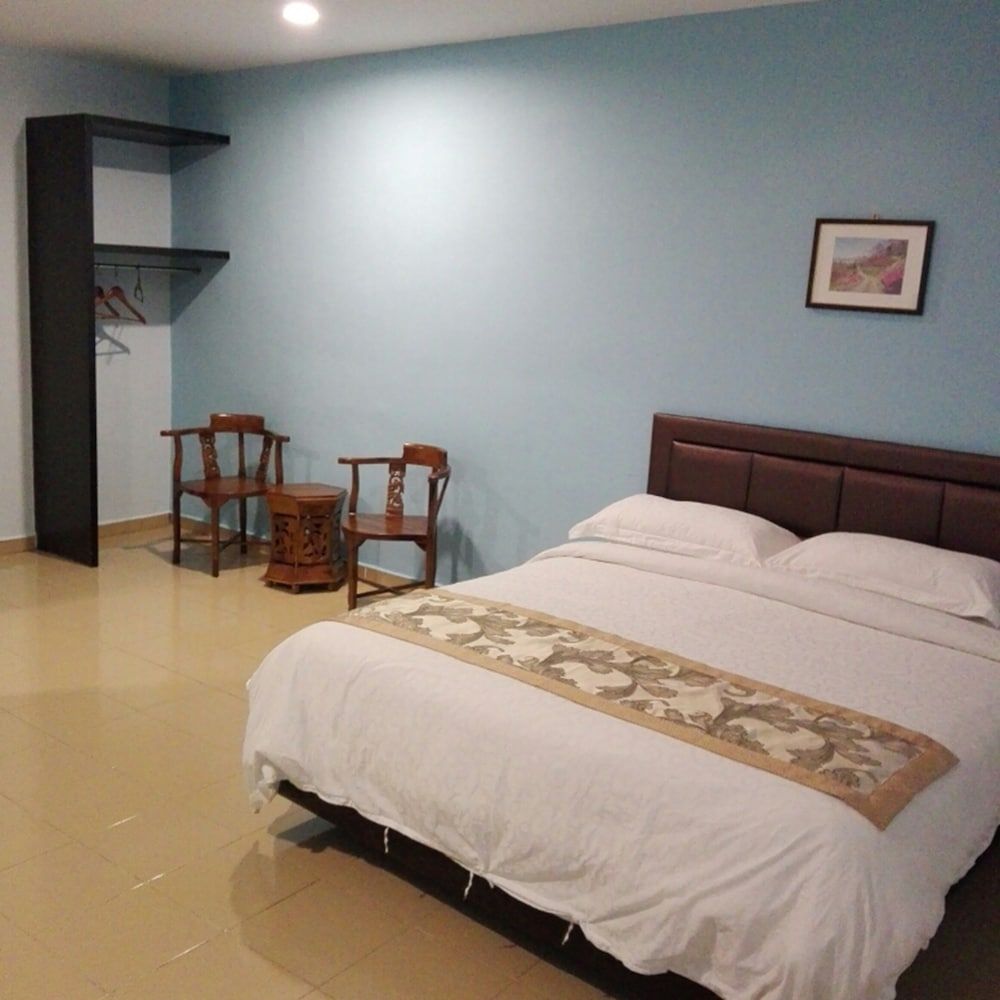 undefined Tiong Hua Hotel 7