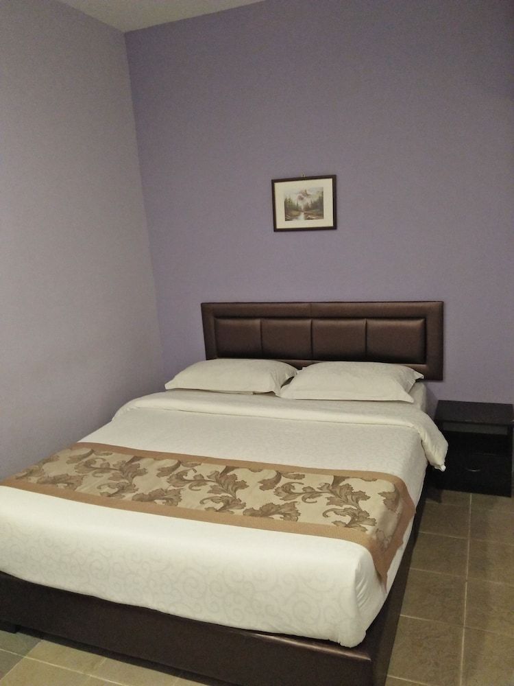 undefined Tiong Hua Hotel 9