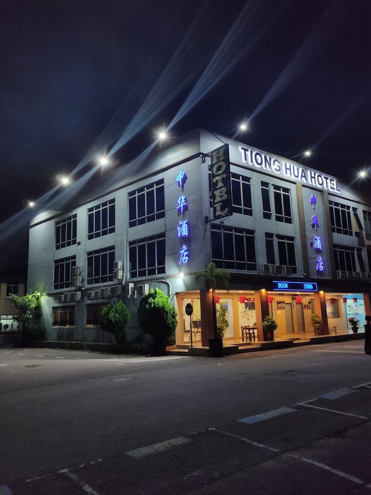 undefined Tiong Hua Hotel