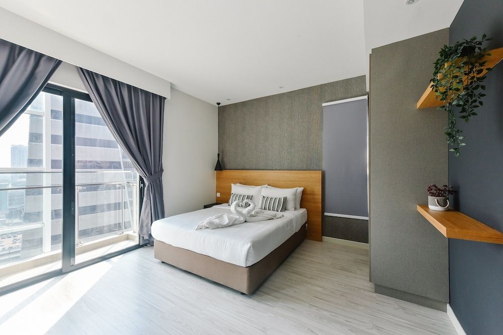 Suasana Suites by Subhome Suite, 3 Bedrooms 4