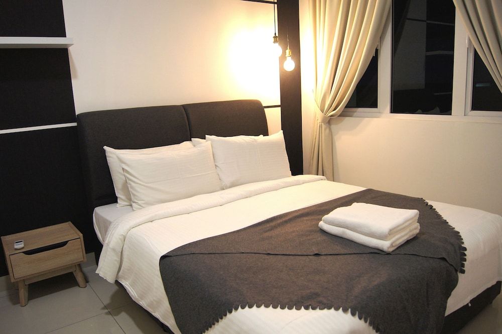 Twin Galaxy Suites Deluxe Suite, 2 Bedrooms, City View 3