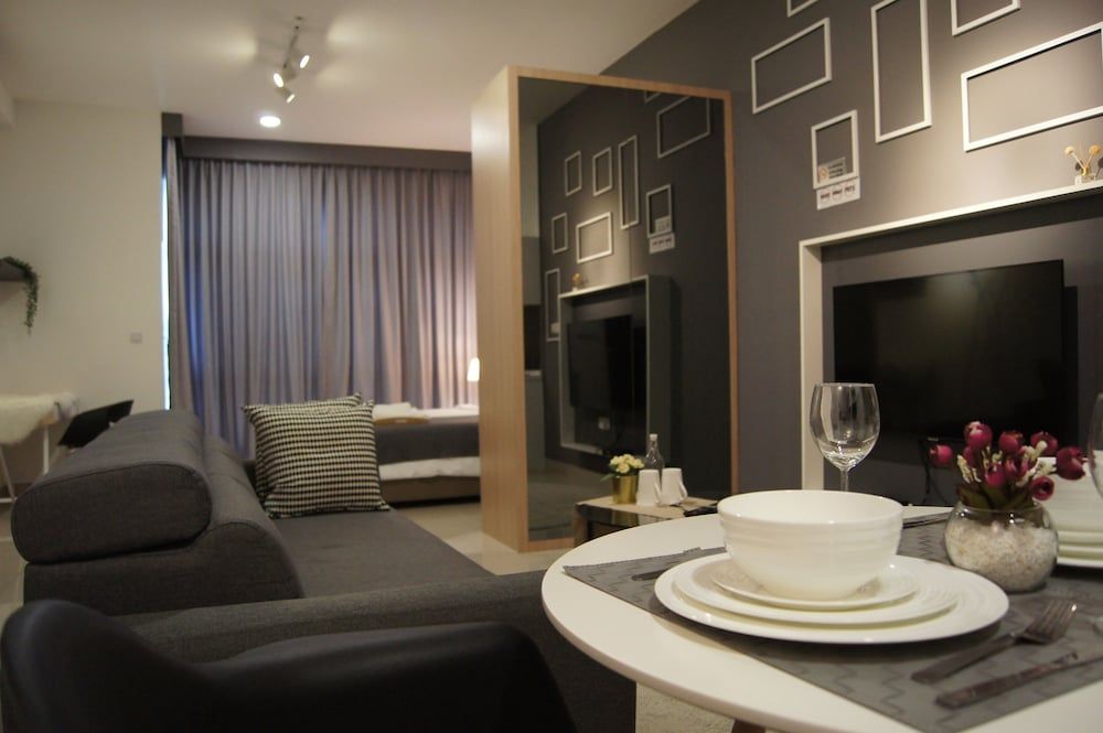 Twin Galaxy Suites Deluxe Double or Twin Room With City View 16