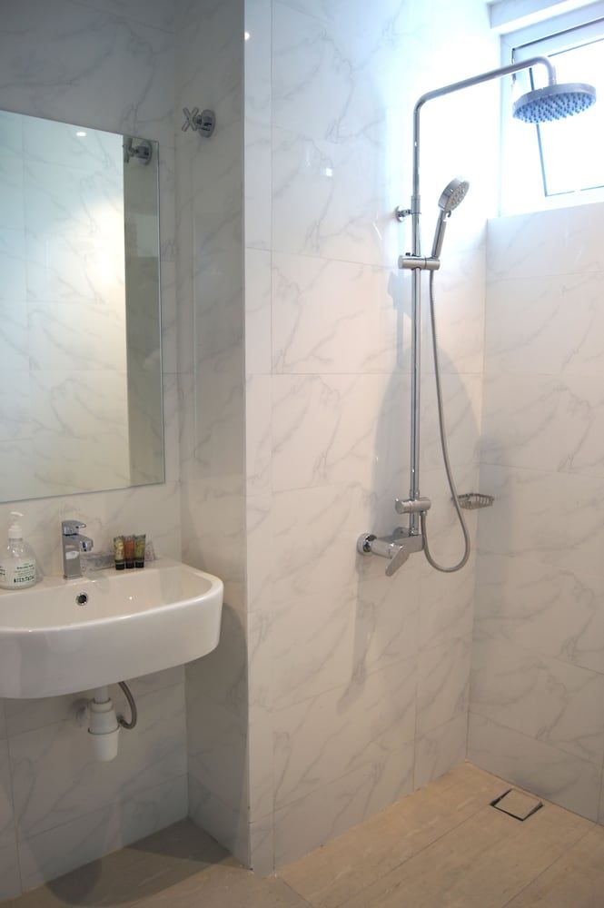 Twin Galaxy Suites Two-Bedroom Suite 12