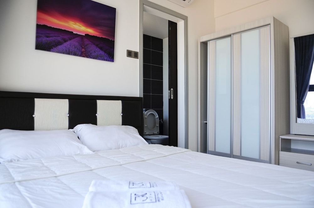 undefined V at Summerplace 8