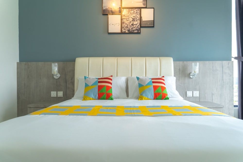 OYO Home 43995 Premium 3br 1tebrau Classic Apartment 4