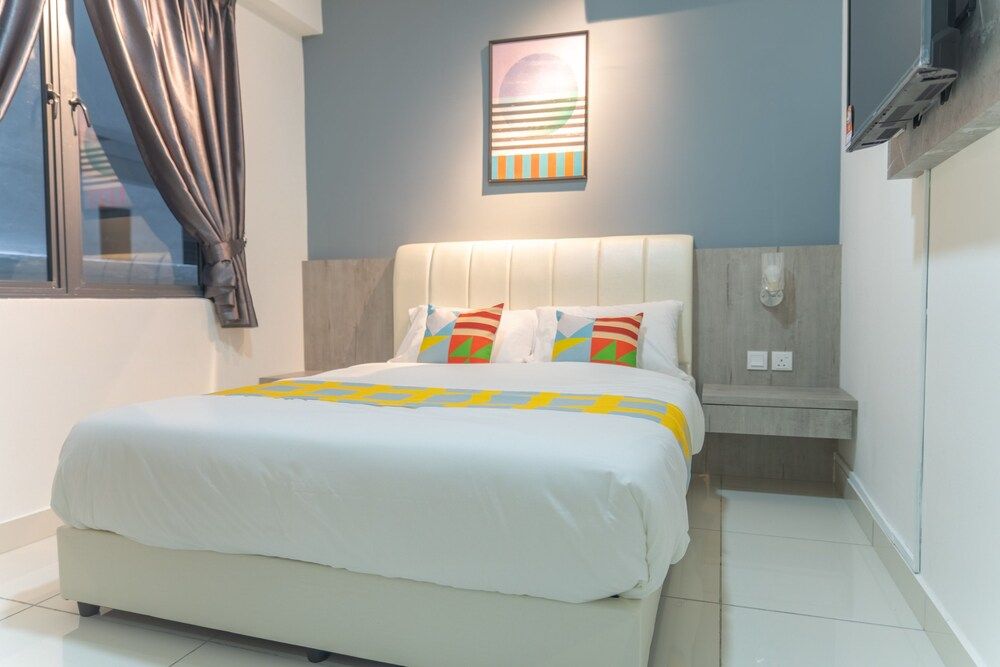 OYO Home 43995 Premium 3br 1tebrau Classic Apartment 6