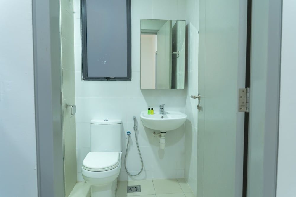 OYO Home 43995 Premium 3br 1tebrau Classic Apartment 7