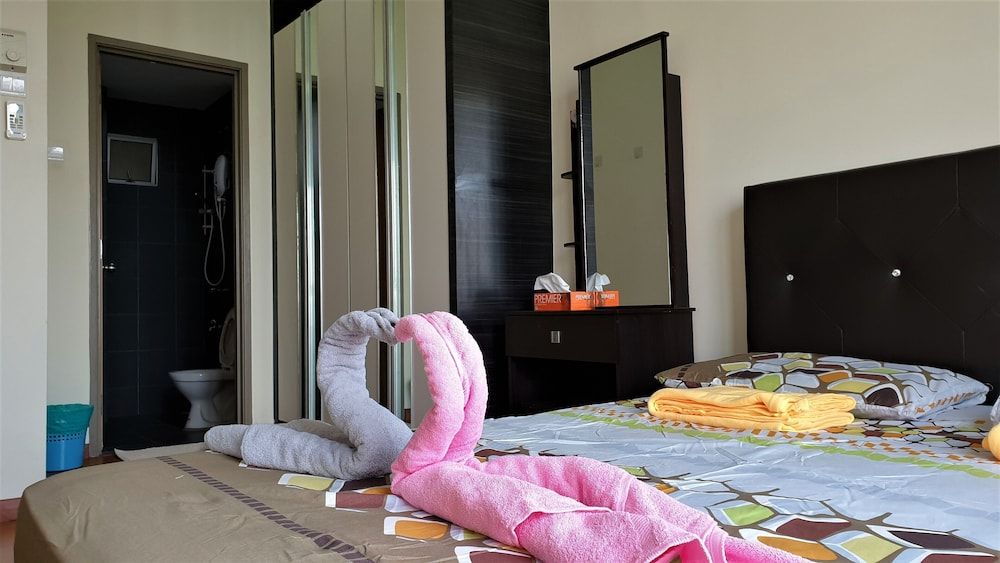 undefined Zenith Suite Residence 5