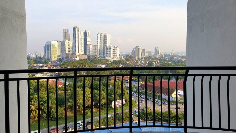 Zenith Suite Residence Comfort Apartment 16