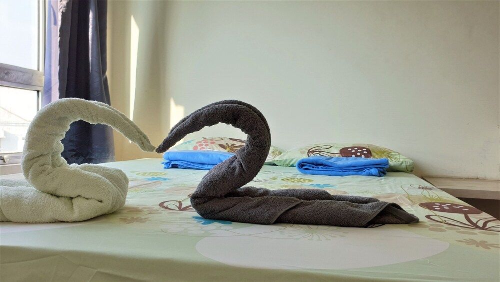 undefined Zenith Suite Residence 6