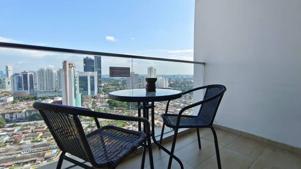 Signature Studio, 1 King Bed, Balcony, City View