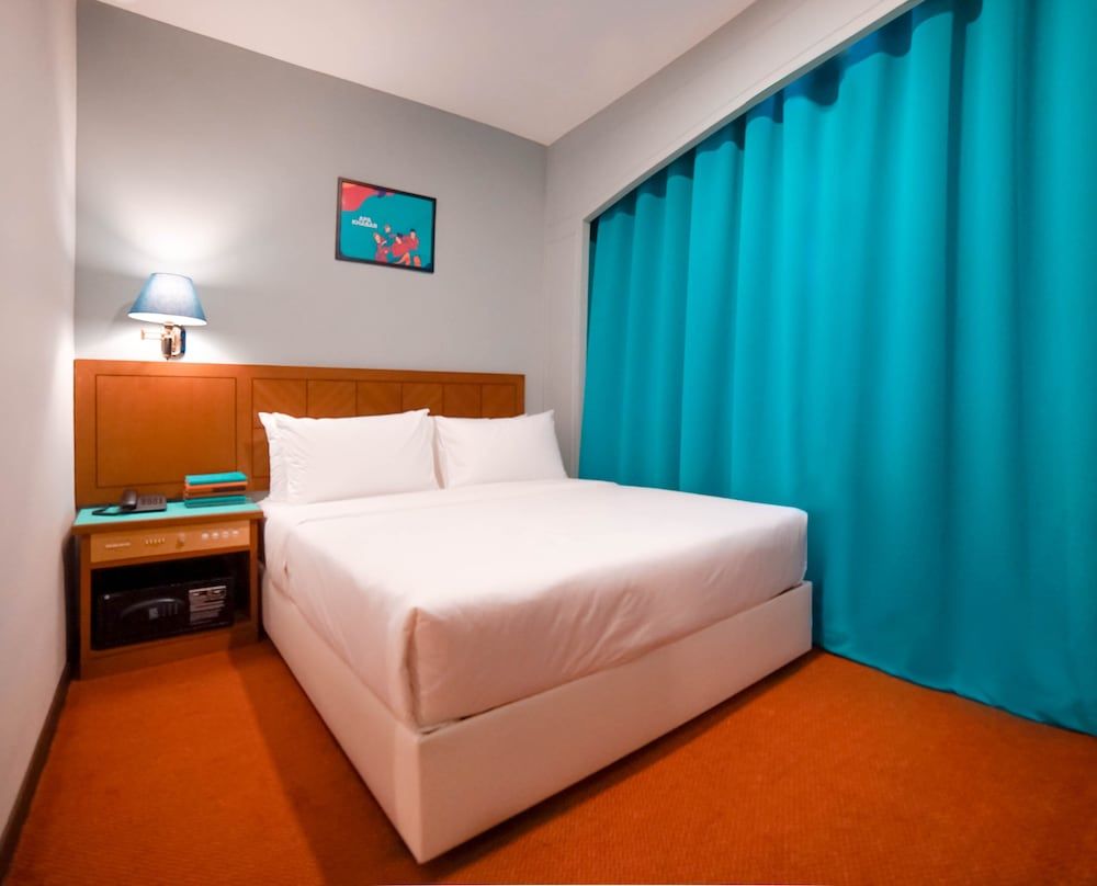 JO Hotel Deluxe Queen Room