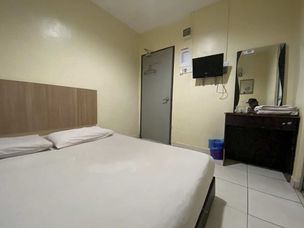 undefined OYO 89760 Harmoni Inn Hotel 10