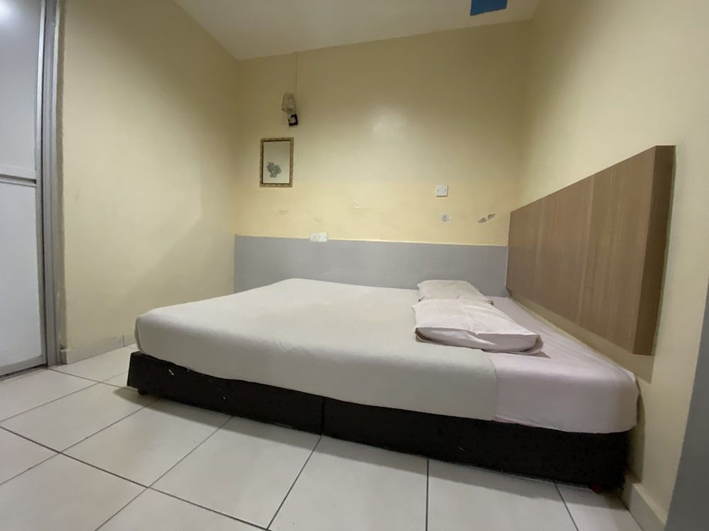 undefined OYO 89760 Harmoni Inn Hotel 9