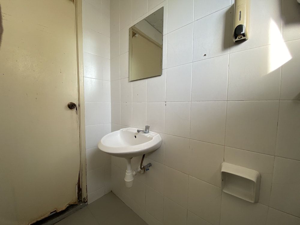 OYO 89760 Harmoni Inn Hotel Superior Suite 4