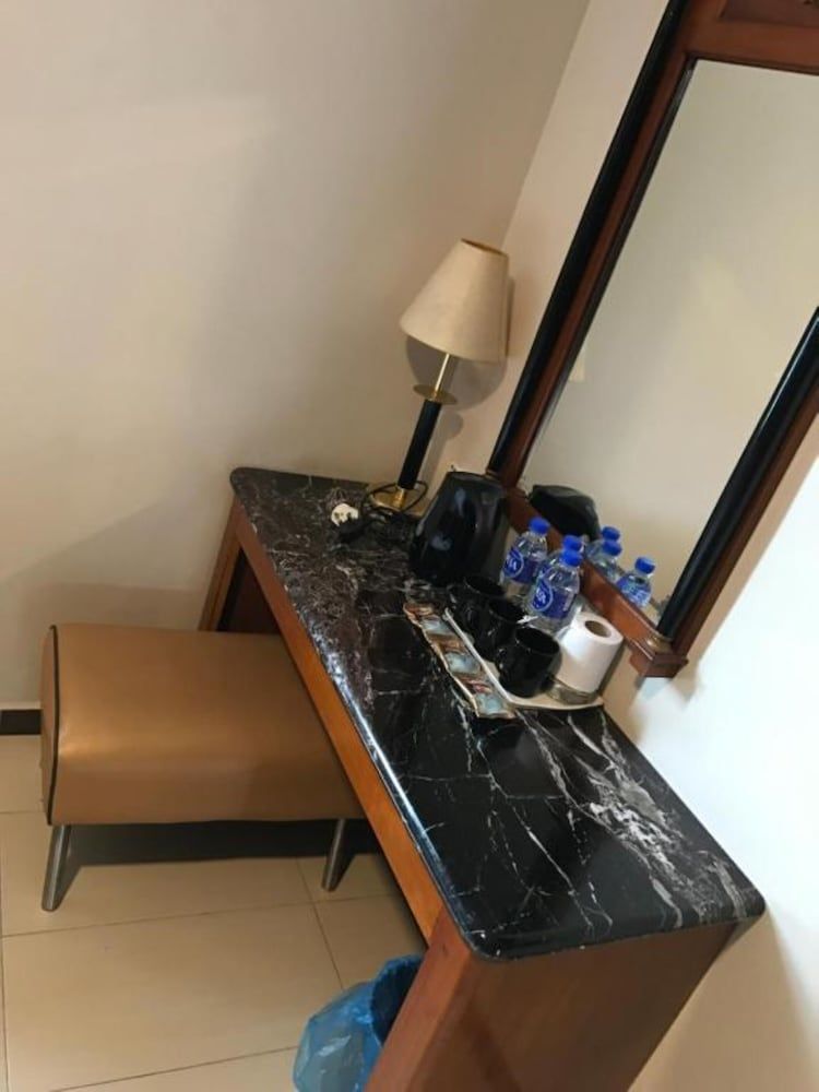 Hotel Bliss Deluxe Queen Bed Premium 4