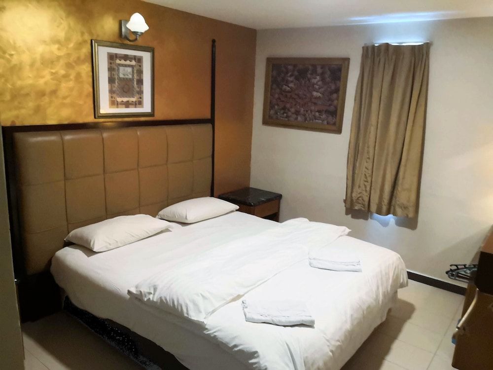 undefined Hotel Bliss 3