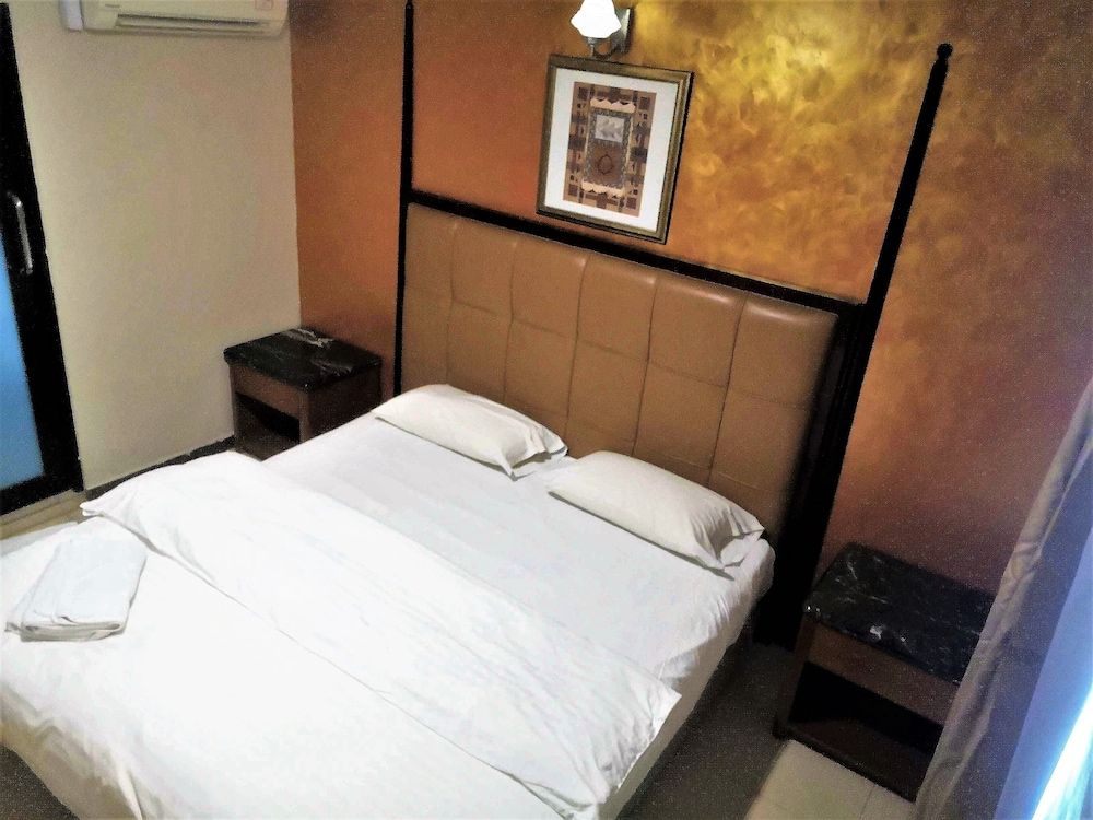 undefined Hotel Bliss 9