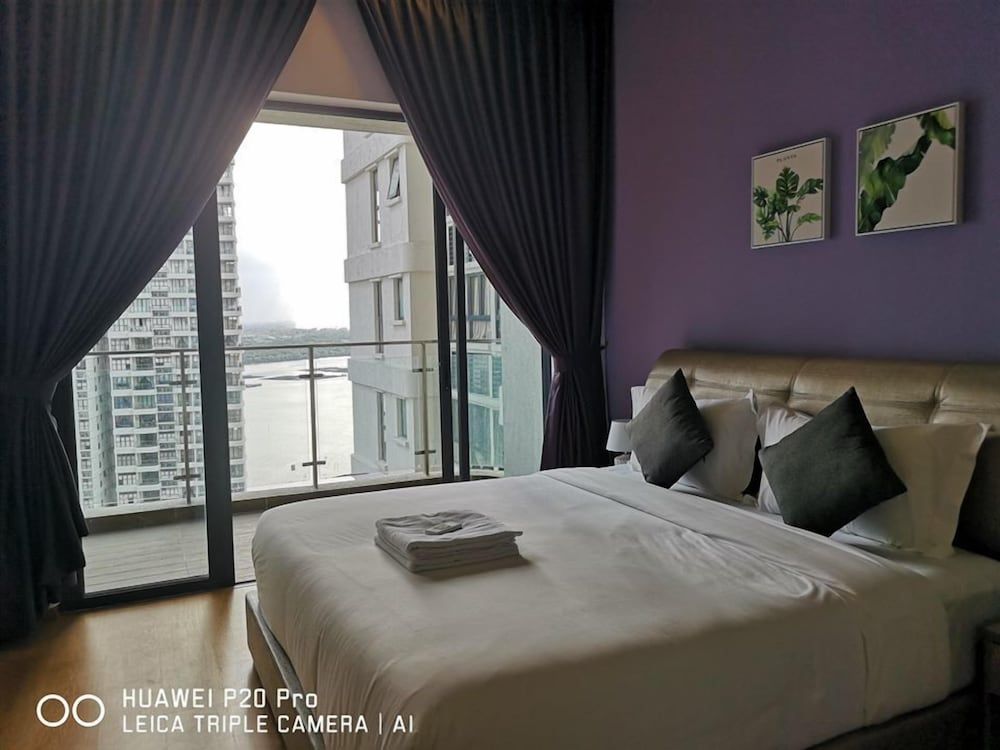 undefined Favoured Seaview Suite 6
