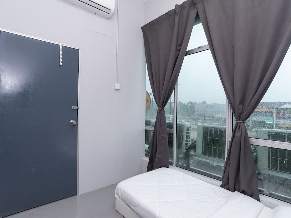 undefined SPOT ON 89757 The Rooms JB 7