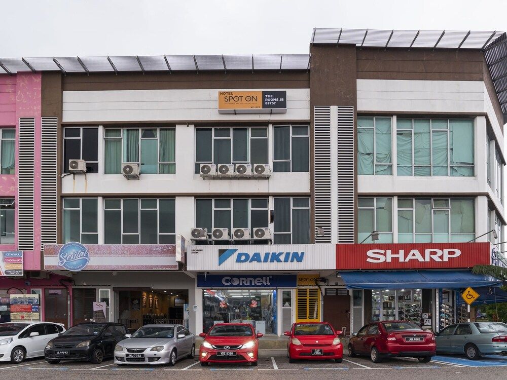 undefined SPOT ON 89757 The Rooms JB