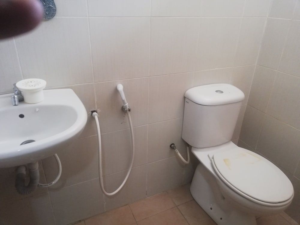 SPOT ON 90095 Slk Hotel Standard Double Room 4