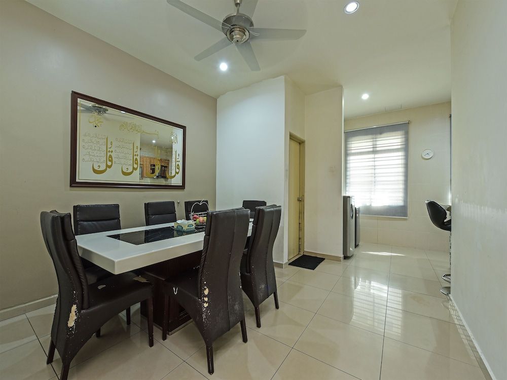 undefined OYO Home 90532 Casa Azlinda Muslim 2