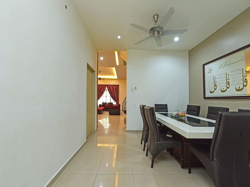 undefined OYO Home 90532 Casa Azlinda Muslim 10