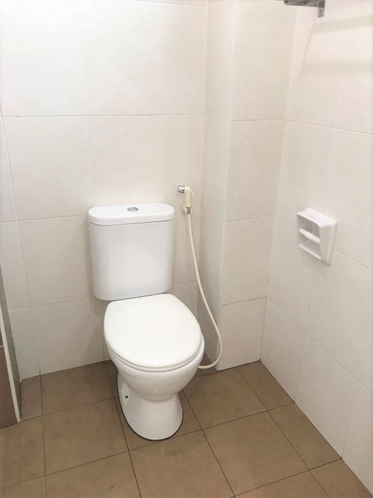 OYO 90476 Casa Azlinda Muslim Homestay I Room, 5 Bedrooms 9