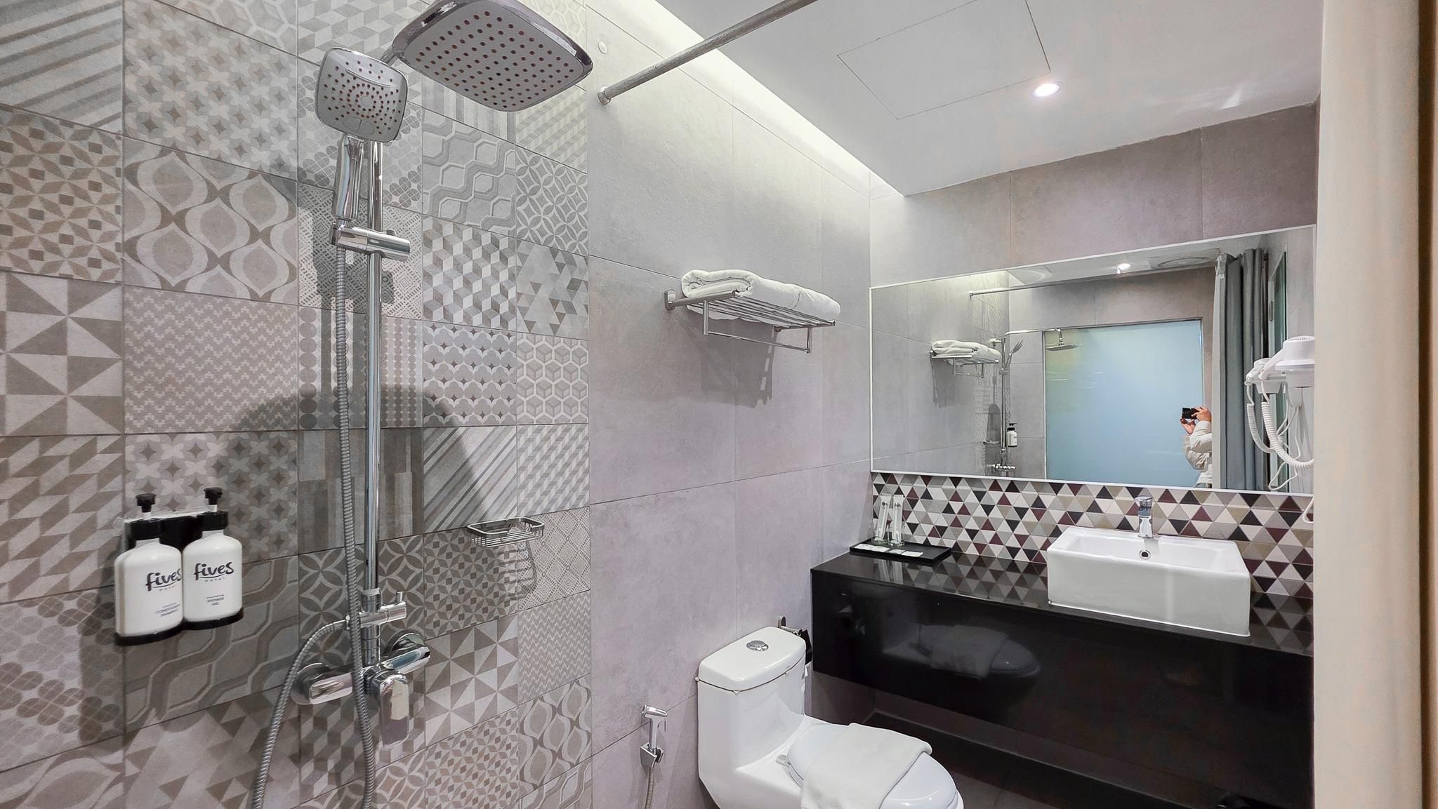 Fives Hotel DNP Standard King Room 6