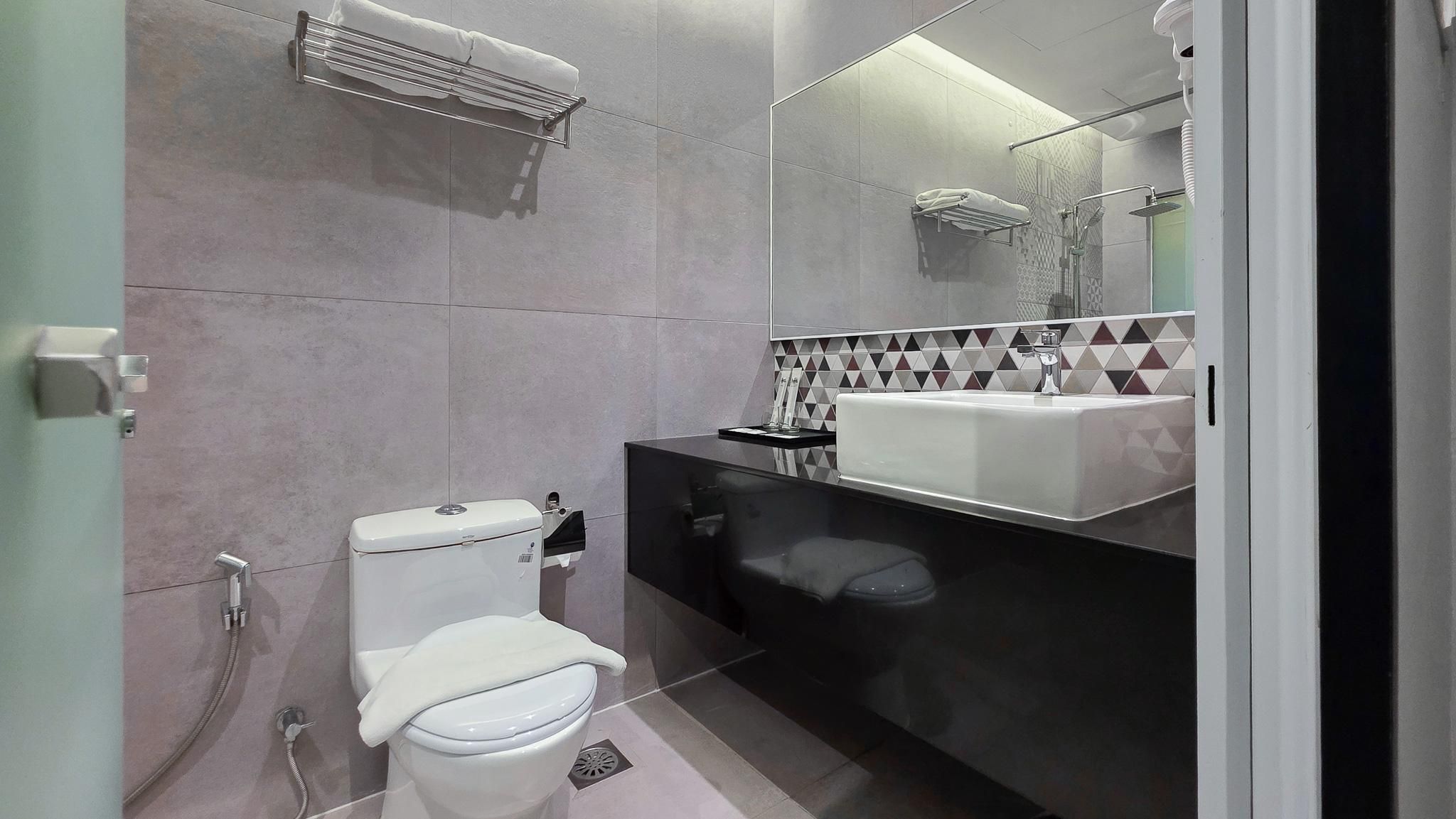Fives Hotel DNP Standard King Room 7