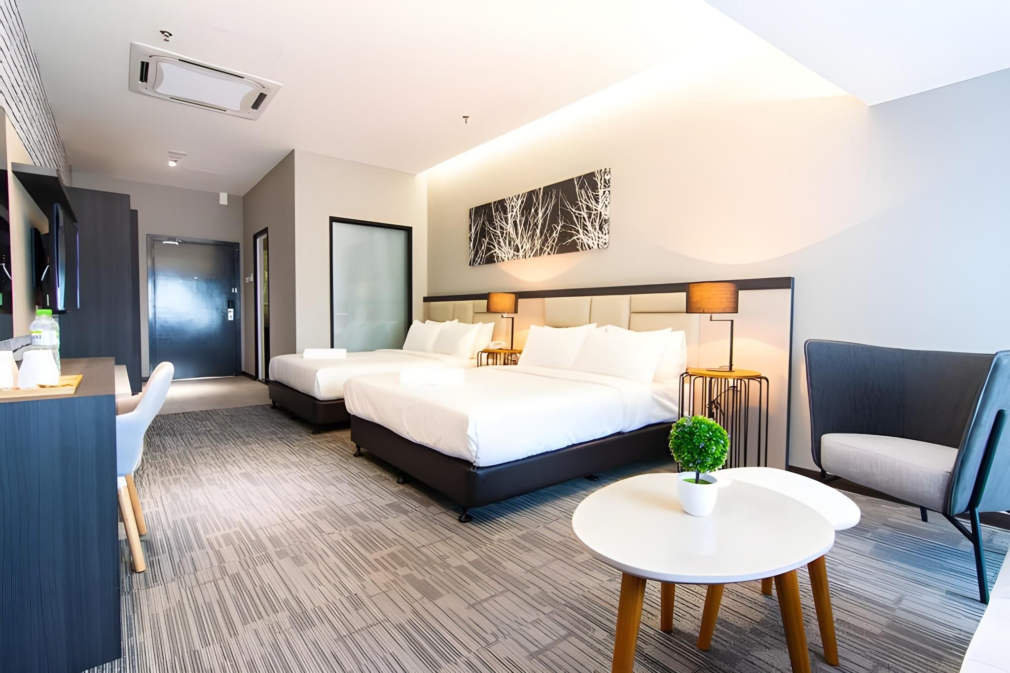 undefined Fives Hotel DNP 6