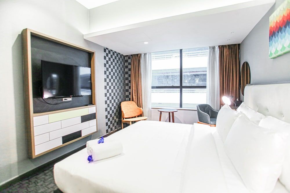 undefined Fives Hotel DNP 10