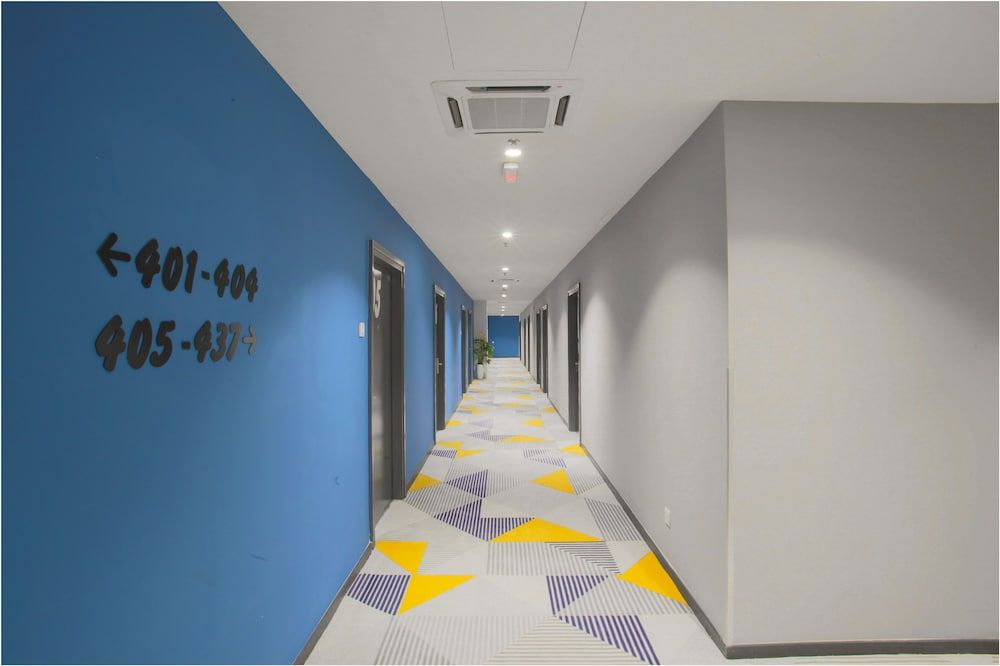 undefined Fives Hotel DNP 5