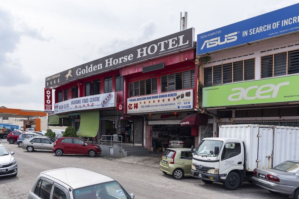 undefined OYO 44027 Golden Horse Hotel 2