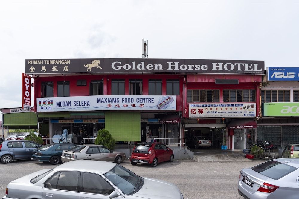 undefined OYO 44027 Golden Horse Hotel