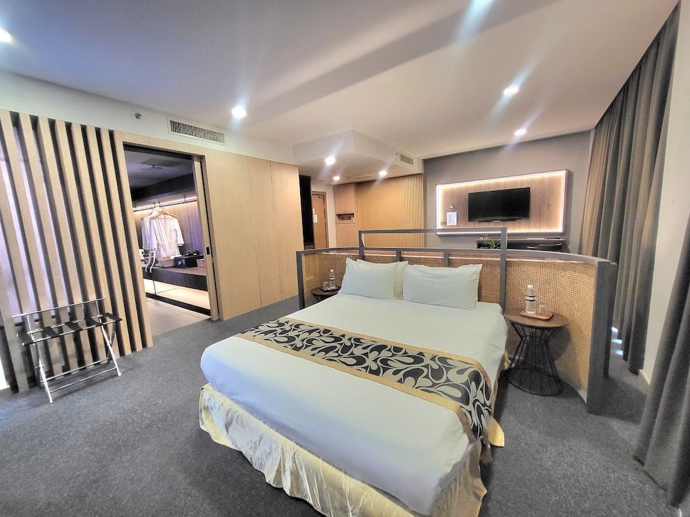 Roxy Hotel and Apartments